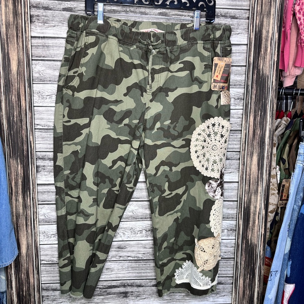 UpCycled Handmade Reworked Vintage Crochet Camo Cropped Capri pull on Stretch
